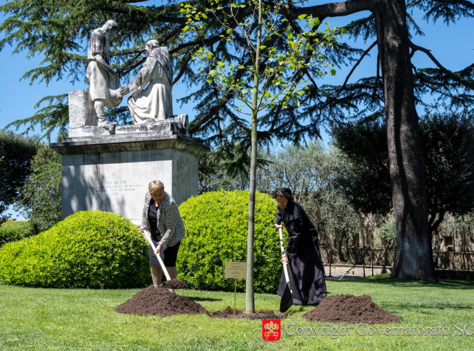 En el 40.º aniversario de las decoraciones florales pascuales donadas al Papa por los Países Bajos