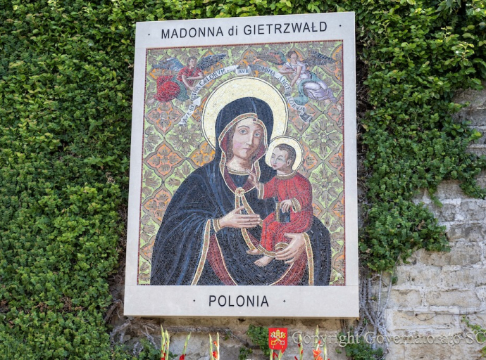 In the Vatican Gardens a Mosaic Dedicated to Our Lady of Gietrzwałd is Unveiled and Blessed 