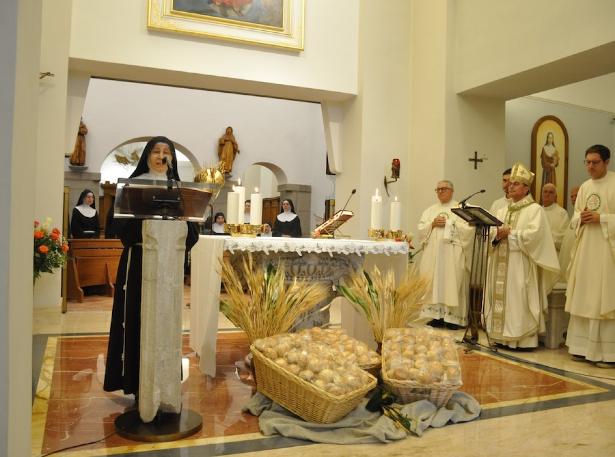 Il Vescovo Vincenzo Viva ha presieduto la solennità di Santa Chiara d’Assisi nel monastero delle Clarisse di Albano 