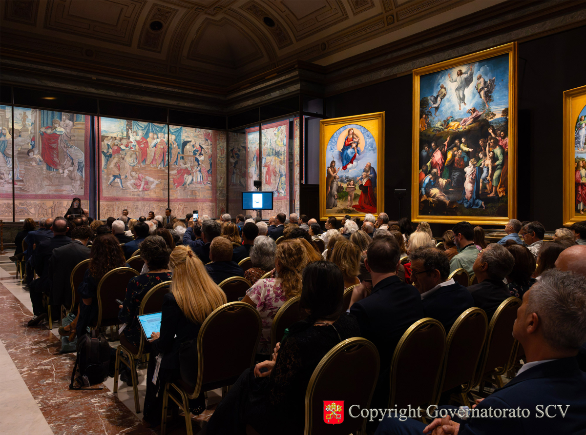 Ai Musei Vaticani inaugurata la mostra “Più di mille parole. Immagini da L’Osservatore Romano”